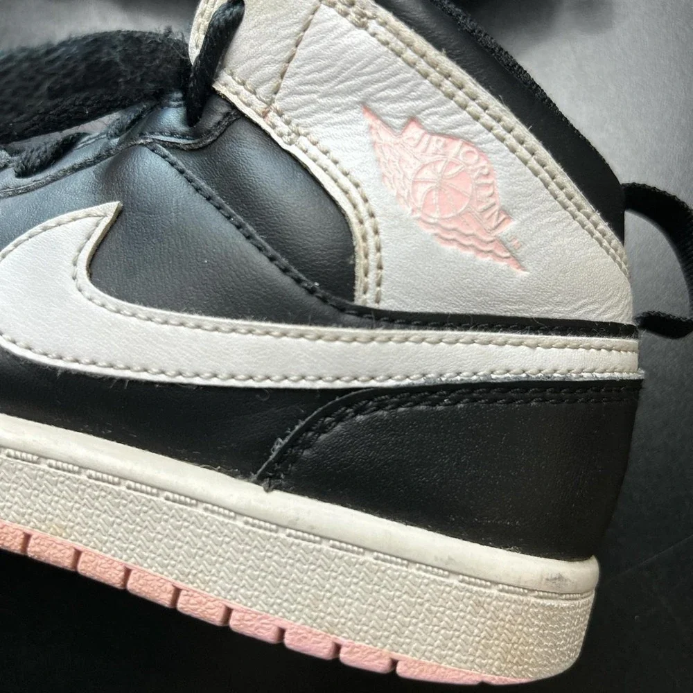 Jordan 1‎ Mid Arctic Pink Black Size 2.5 Youth Women's 4 Sneaker